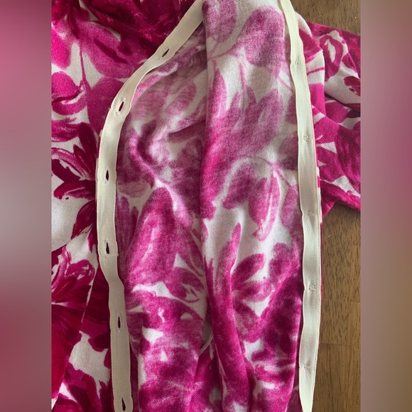 Garnet Hill Signature Merino Cardigan SZ M Fuchsia Magenta Abstract Floral - Picture 6 of 15
